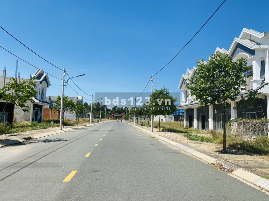 Đức Phát Center sổ sẵn đất nền nằm Quốc Lộ 13 và ĐH 516 thổ cư 100%, pháp lý đầy đủ