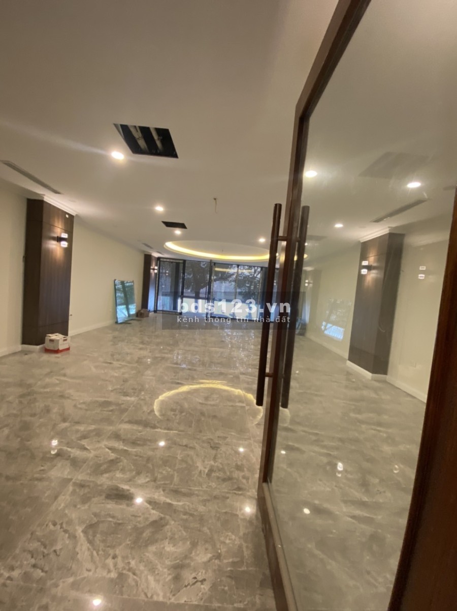 Mặt phố Hoàng Cầu, Đống Đa, 120m2, giá: 70 tỷ, 9 tầng, mt: 6.5m, cho thuê 170 triệu/tháng.