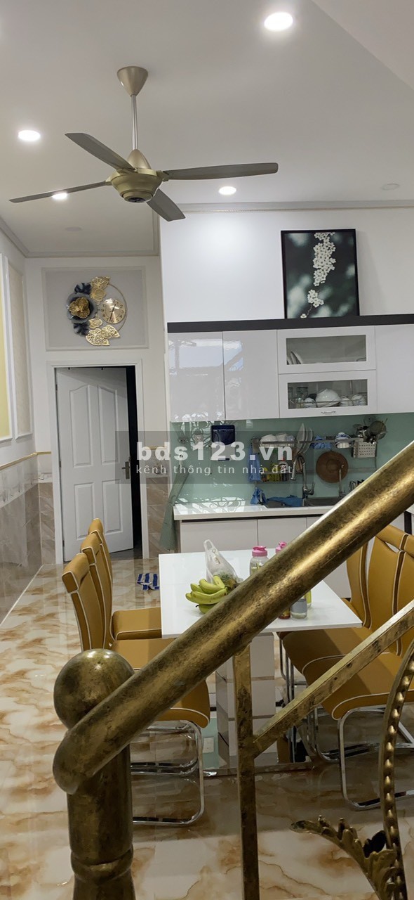 Bán nhà chính chủ 2 tầng 3 phòng ngủ, giá bán 5 tỷ, thương lượng chính chủ