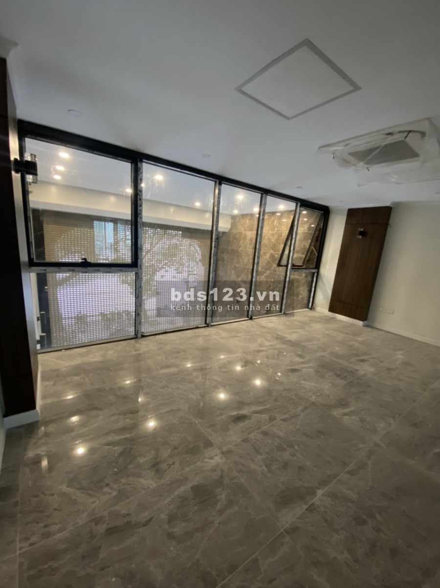 Mặt phố Hoàng Cầu, Đống Đa, 120m2, giá: 70 tỷ, 9 tầng, mt: 6.5m, cho thuê 170 triệu/tháng.