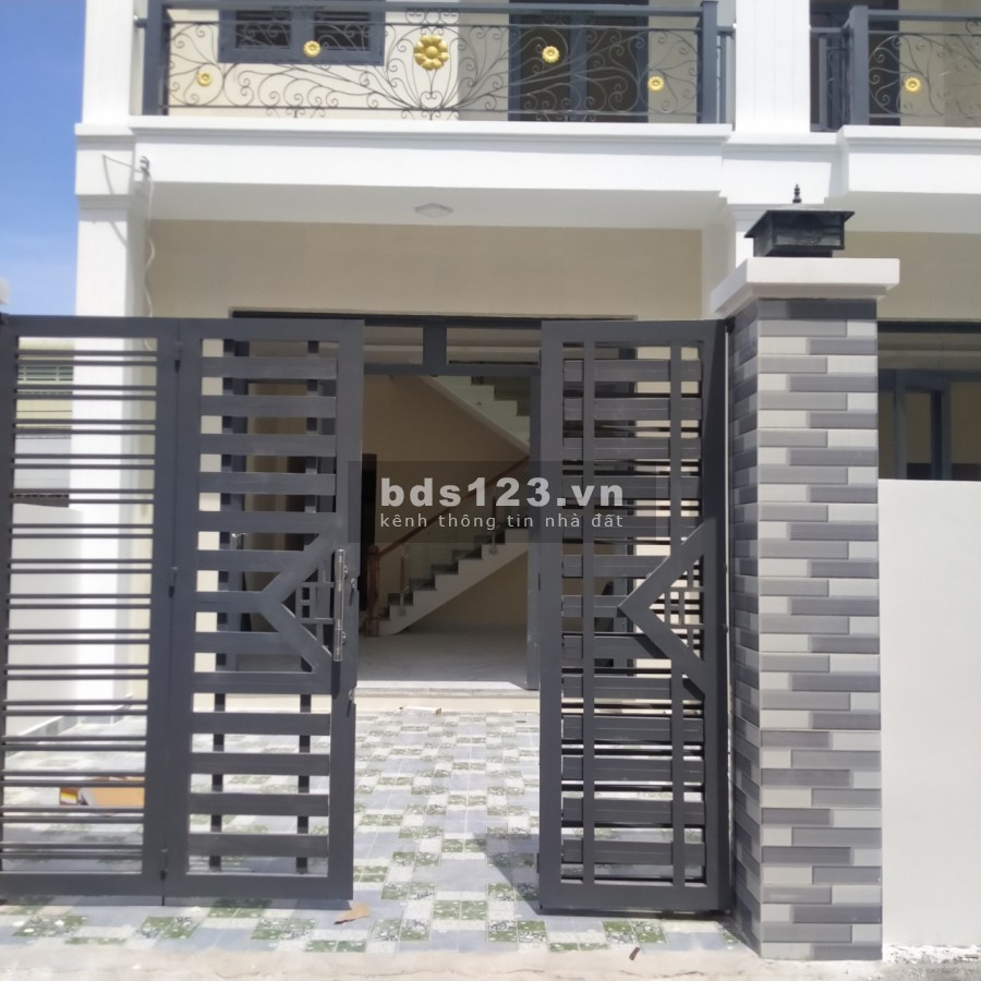 Cần bán lại căn nhà 1 trệt 1 lầu mới xây đúc kiên cố, khu dân cư đông đúc, bàn giao đủ sổ