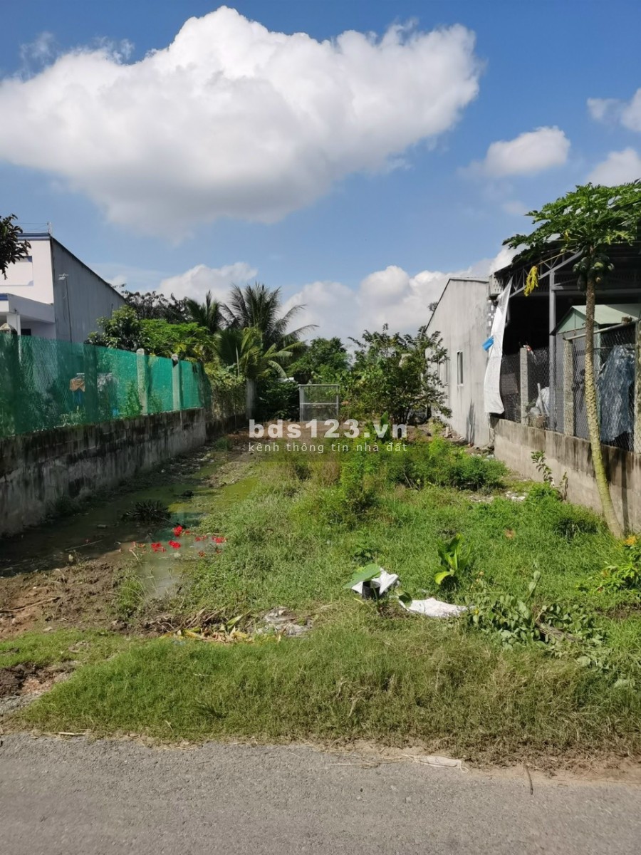 Bán đất nhà, full thổ cư 100% diện tích 329m2, giá 2.5 tỷ, liên hệ chính chủ 0866510563