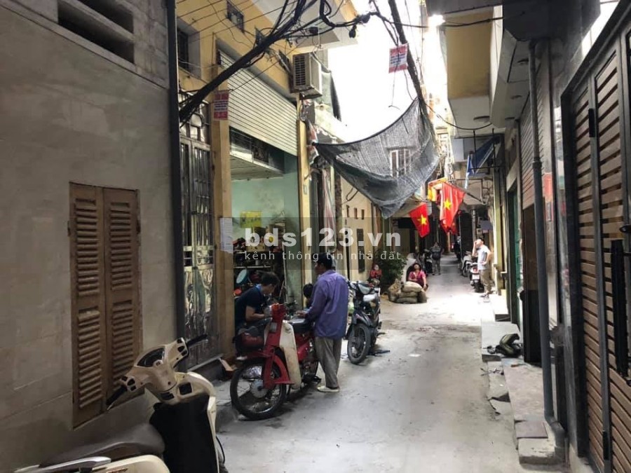Bán gấp nhà Khâm Thiên 37m2, đúc bê tông kiên cố 4 tầng, mặt tiền 3.5m giá 2.9 tỷ