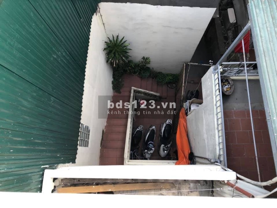 Bán gấp nhà Khâm Thiên 37m2, đúc bê tông kiên cố 4 tầng, mặt tiền 3.5m giá 2.9 tỷ