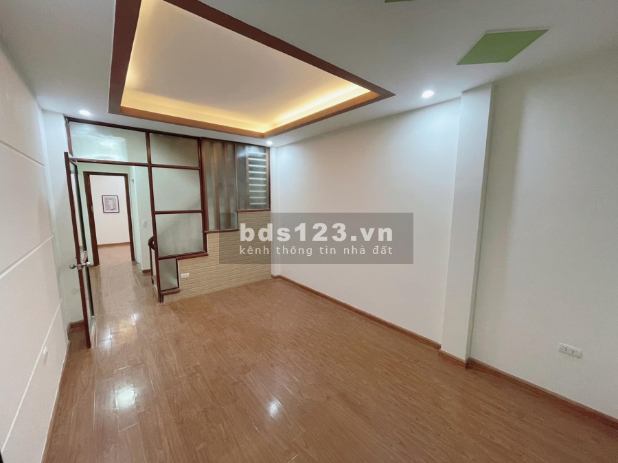 50m ra mặt phố Phạm Văn Đồng, thành phố Giao Lưu, dtsd 42m2, 5 tầng, gá 4.36 tỷ, ở luôn