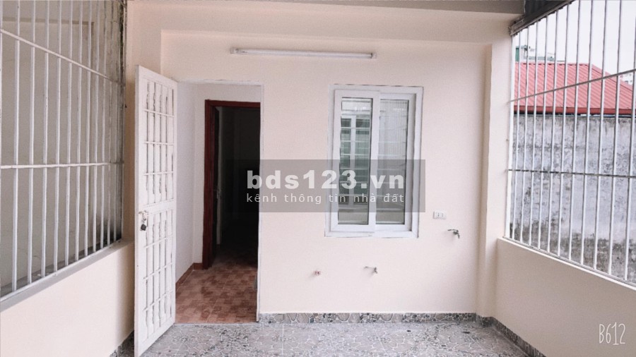 50m ra mặt phố Phạm Văn Đồng, thành phố Giao Lưu, dtsd 42m2, 5 tầng, gá 4.36 tỷ, ở luôn