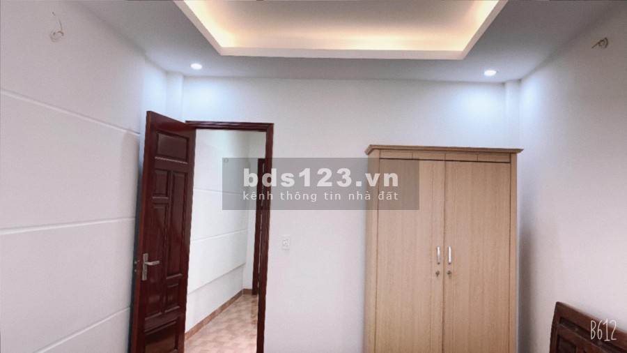 50m ra mặt phố Phạm Văn Đồng, thành phố Giao Lưu, dtsd 42m2, 5 tầng, gá 4.36 tỷ, ở luôn