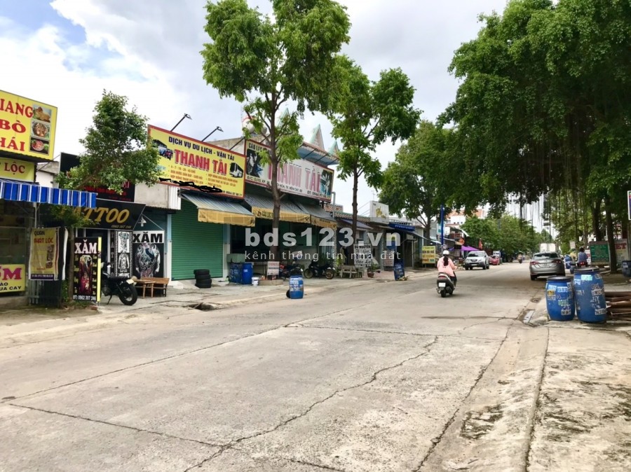 Bán gấp 300m2 + 2 căn hộ mini và 8 phòng trọ đang thuê kín,TN ổn định 20tr/tháng.