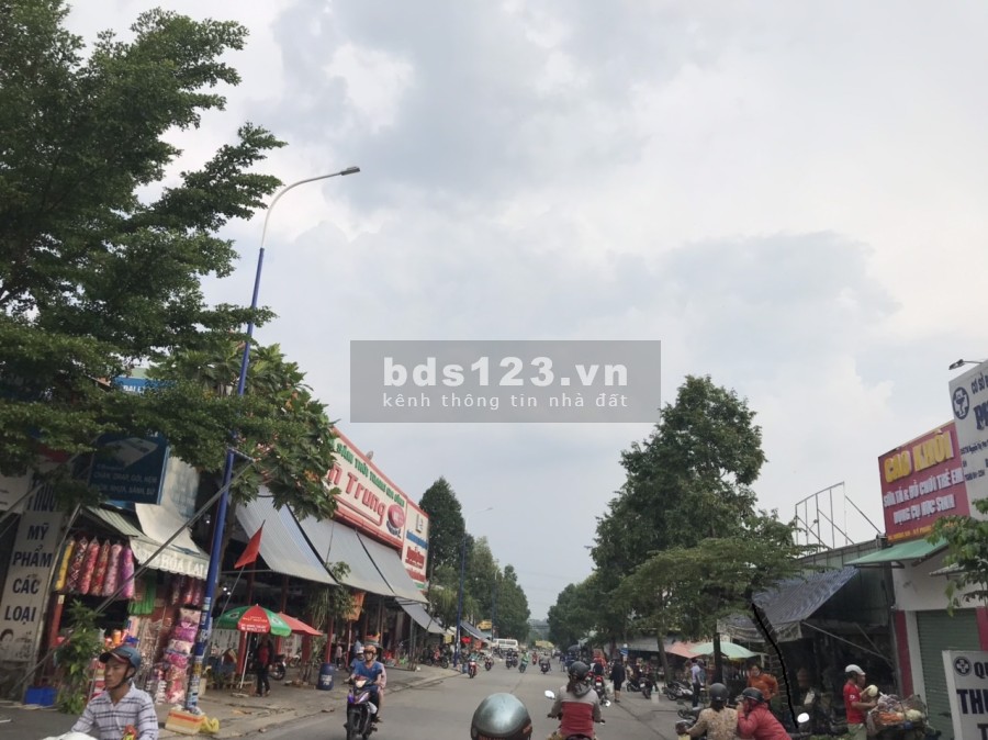 Bán gấp 300m2 + 2 căn hộ mini và 8 phòng trọ đang thuê kín,TN ổn định 20tr/tháng.