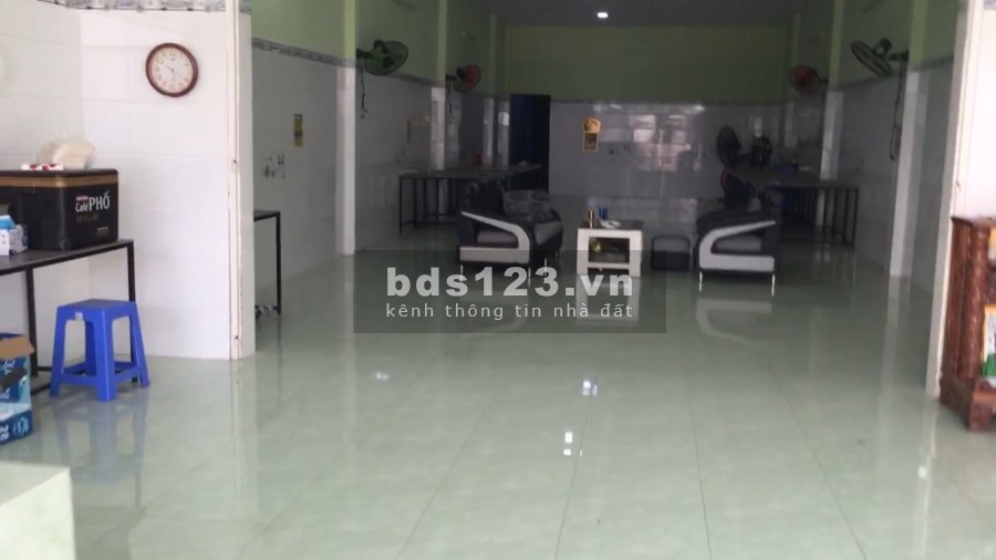 Cho thuê nhà nguyên căn,ngay trung tâm huyện Đức Huệ khu dân cư đông đúc, giá tốt