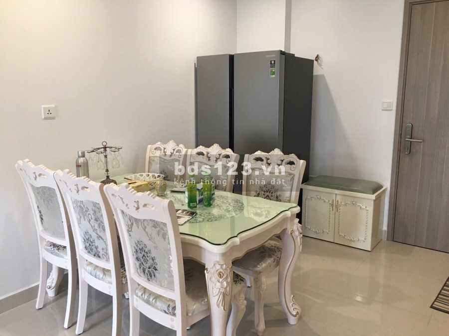 Bán căn hộ chính chủ có sẵn đồ dùng tiện nghi, nhà mới, tầng cao, cc Vinhomes Ocean Park, dt 70m2
