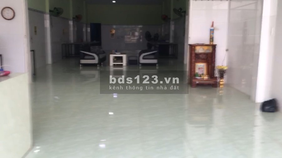 Cho thuê nhà nguyên căn,ngay trung tâm huyện Đức Huệ khu dân cư đông đúc, giá tốt