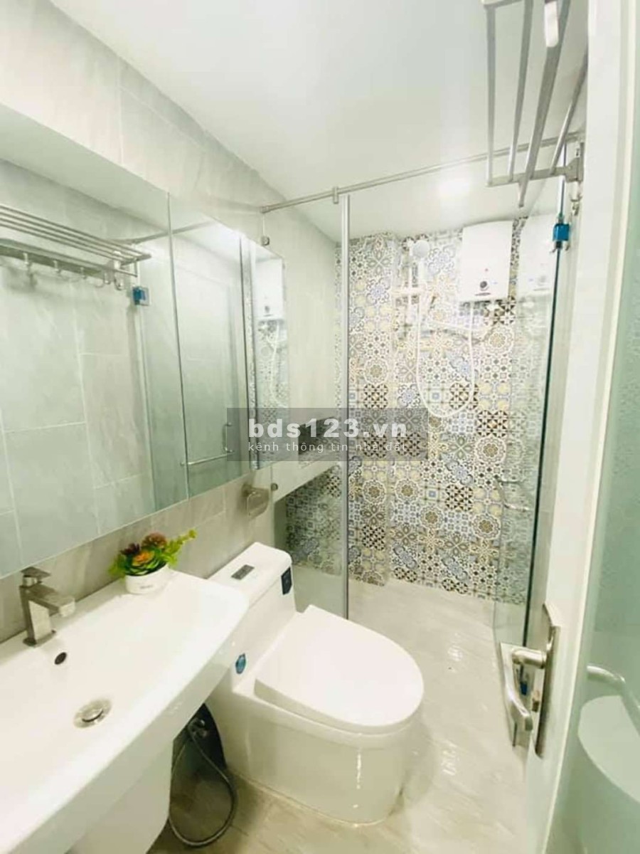 Bán gấp nhà nguyên căn hẻm xe hơi Quận Tân Bình, đúc 5 tầng, dtsd 60m2, giá chỉ 6,3 tỷ