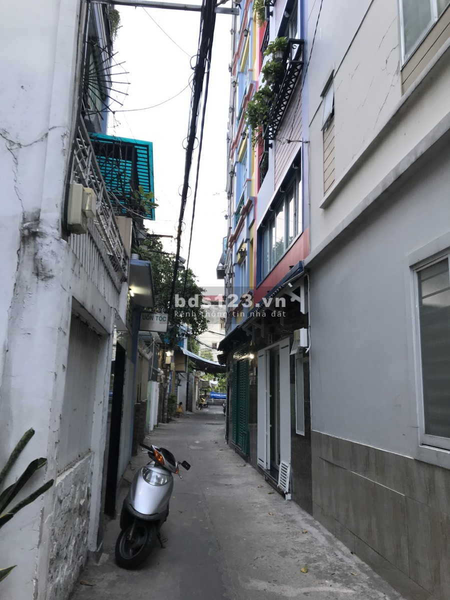 Bán nhà Trung Tâm Phú Nhuận, DT 82.5m2, MT 5.5m, chỉ 95 Tr/m2, ĐT 0703165049.
