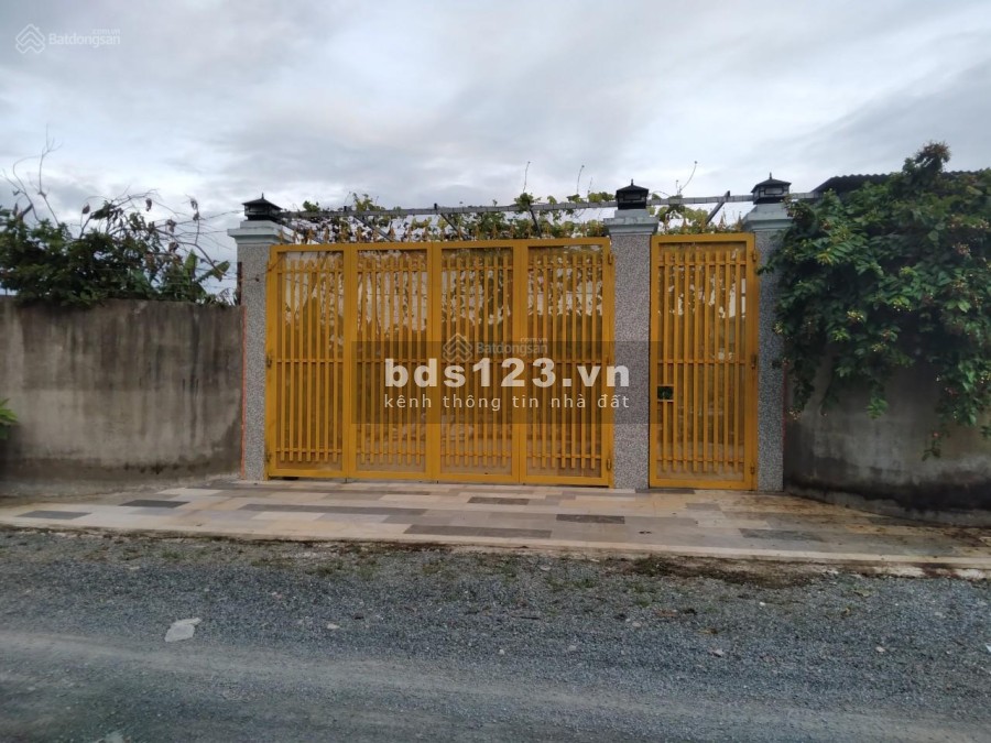 Chính chủ bán đất tặng luôn nhà vườn và cây ăn trái đang thu hoạch, diện tích 100m2