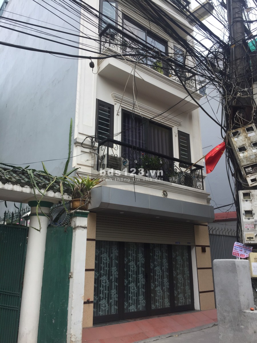 Bán nhà Nguyễn Văn Cừ, diện tích 36m2, giá 3 tỷ, ô tô đỗ cổng, sổ đỏ vuông vức, giá tốt