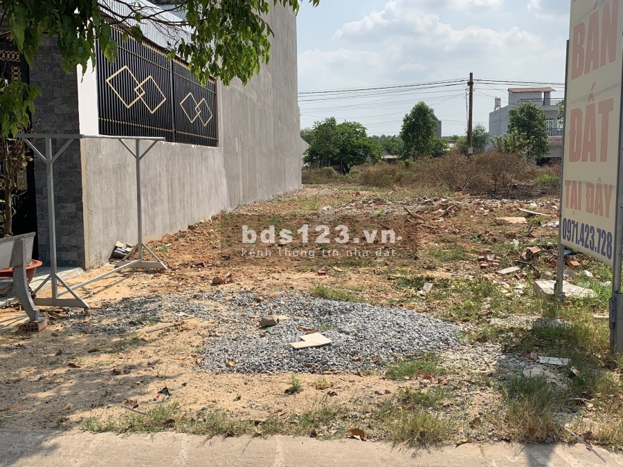 Cần tiền bán gấp 3 lô đất mặt tiền đẹp tại Mỹ Phước ngay chợ dân sinh, giá 850tr