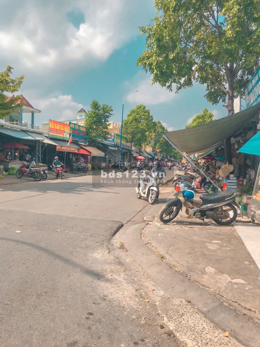 Cần tiền bán gấp 3 lô đất mặt tiền đẹp tại Mỹ Phước ngay chợ dân sinh, giá 850tr