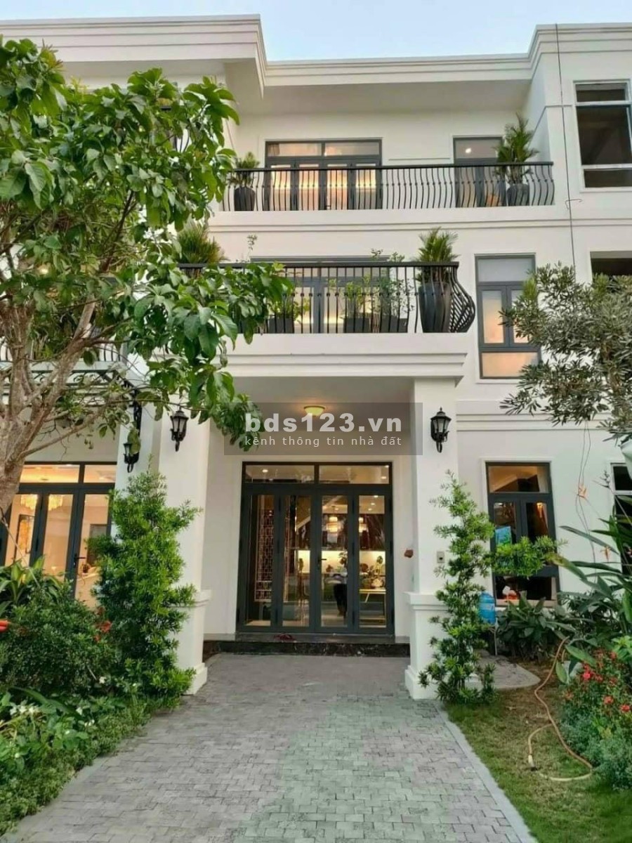 Bán Biệt Thự View Sân Golf 27 lỗ chuẩn Quốc Gia giá rẻ sập sàn.