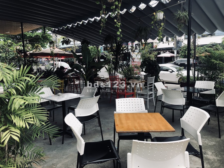 Cần sang gấp quán cà phê 2 mặt tiền Liên Chiểu giá tốt, khu dân cư đông xe qua lại nhiều
