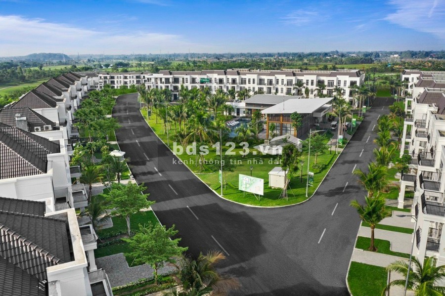 Bán Biệt Thự View Sân Golf 27 lỗ chuẩn Quốc Gia giá rẻ sập sàn.
