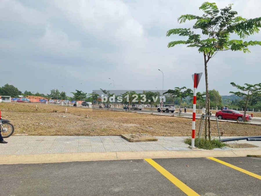 Bán đất nền gần khu công nghiệp Nam Tân Uyên, có sẵn sổ đỏ, hỗ trợ vay không lãi suất