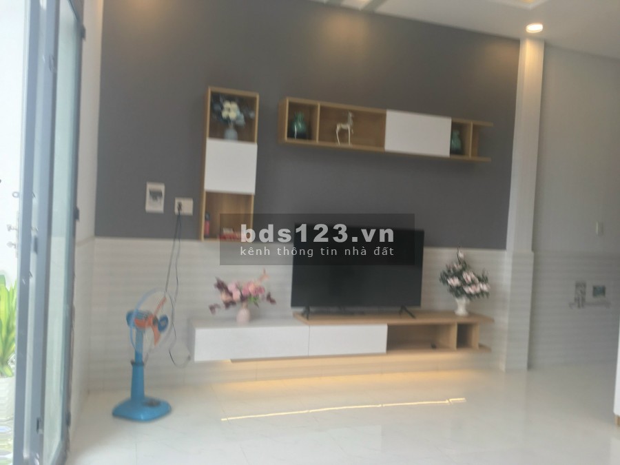 Cần bán nhà 1t1l ngay sau chợ Bình Chánh, sổ hồng riêng, chính chủ, công chứng ngay, giá 1tỉ2
