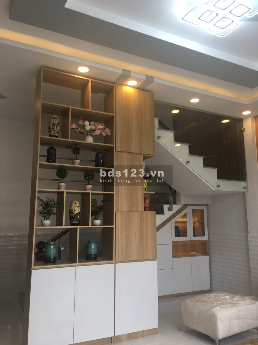 Cần bán nhà 1t1l ngay sau chợ Bình Chánh, sổ hồng riêng, chính chủ, công chứng ngay, giá 1tỉ2