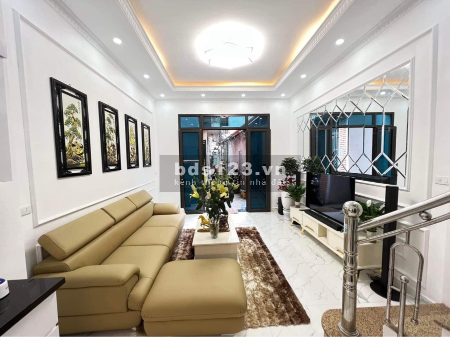 Chủ nhà cần bán gấp nhà 3 tầng tại phố Thái Hà, sổ đỏ chính chủ sẵn sàng giao dịch
