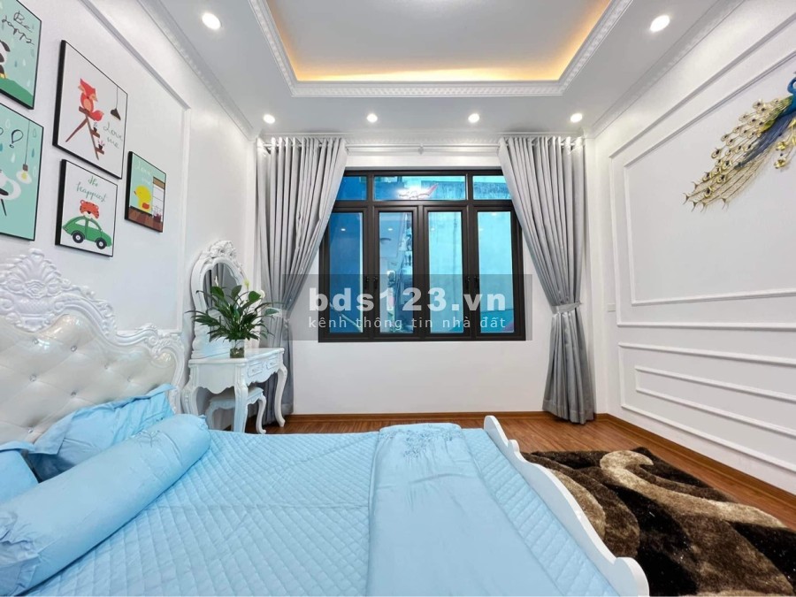 Chủ nhà cần bán gấp nhà 3 tầng tại phố Thái Hà, sổ đỏ chính chủ sẵn sàng giao dịch