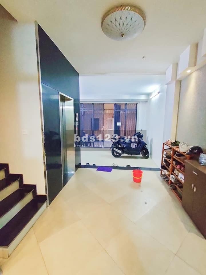 Bán nhà đẹp Ngọc Lâm Quận Long Biên, lô góc, kinh doanh tốt! Giá hữu nghị khu dân cư đông