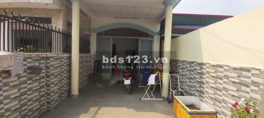 Do gia đình làm ăn thua lỗ nên cần bán nhanh căn nhà vị trí tiềm năng, liên hệ 0373107551