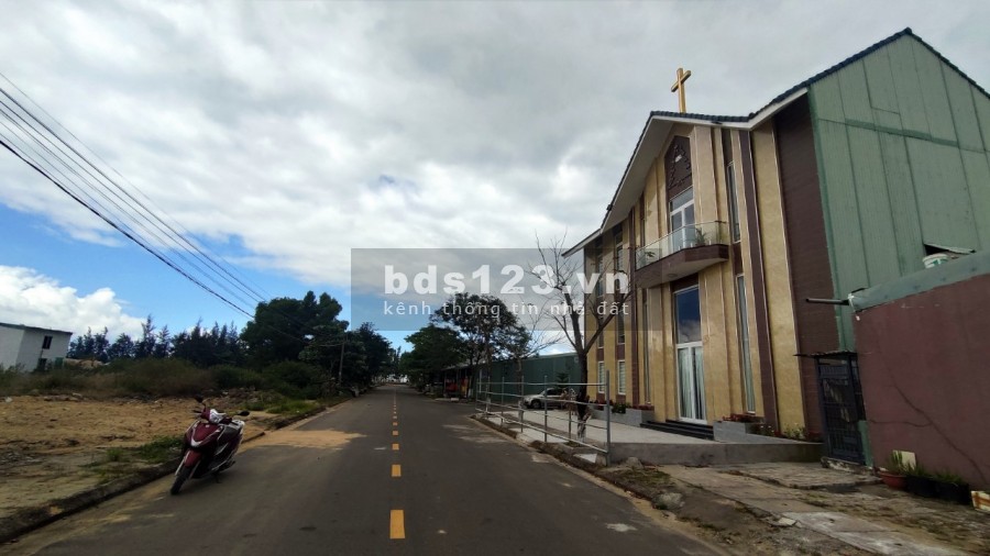 Bán Đất biển Nguyễn Tất Thành, diện tích 100m2, đường 7.5m, khu du lịch Xuân Thiều
