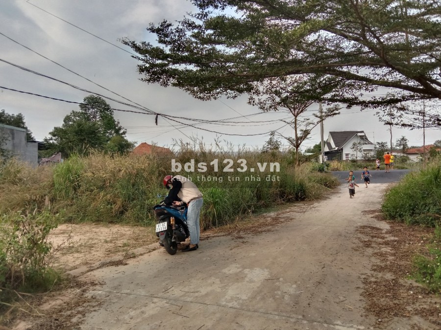 Bán gấp lô đất trả nợ diện tích sử dụng 1500m2 và căn nhà 320m2, khu dân cư đông đúc