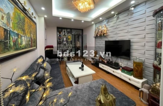 Cần tiền bán gấp nhà 5 tầng đường Pháo Đài Láng, diện tích 45m2, mt 4m, nhỉnh 5 tỷ, lhcc