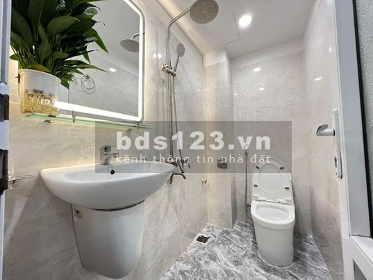 Bán gấp nhà đẹp phố Mỹ Đình DT 60m, 4 tầng đúc, mt 5m, giá bán 6.35 tỷ, ô tô kinh doanh lô góc