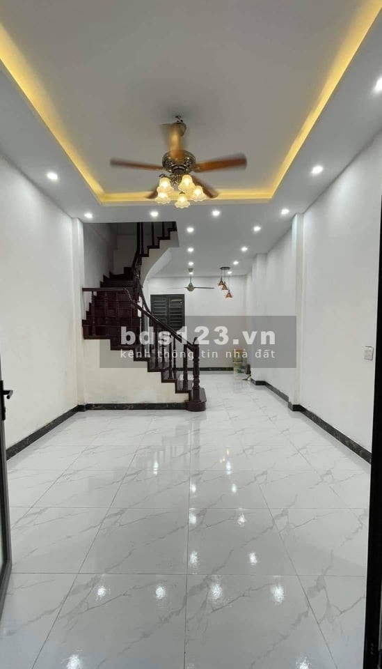 Cần tiền bán gấp nhà 5 tầng đường Pháo Đài Láng, diện tích 45m2, mt 4m, nhỉnh 5 tỷ, lhcc