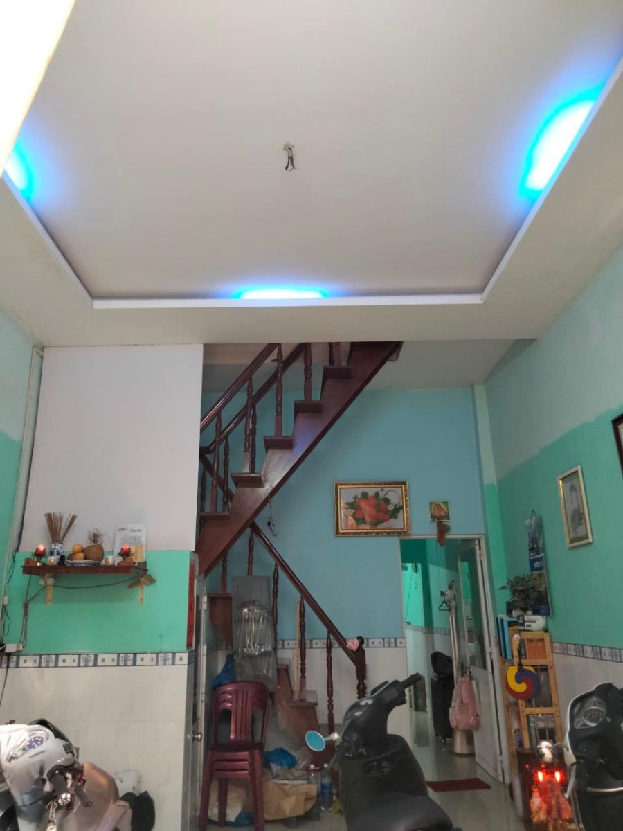 Nhà Phạm Văn Bạch, P.15, Quận Tân Bình diện tích 52m2 (4x13) hướng ĐN, giá bán 3.9 tỷ