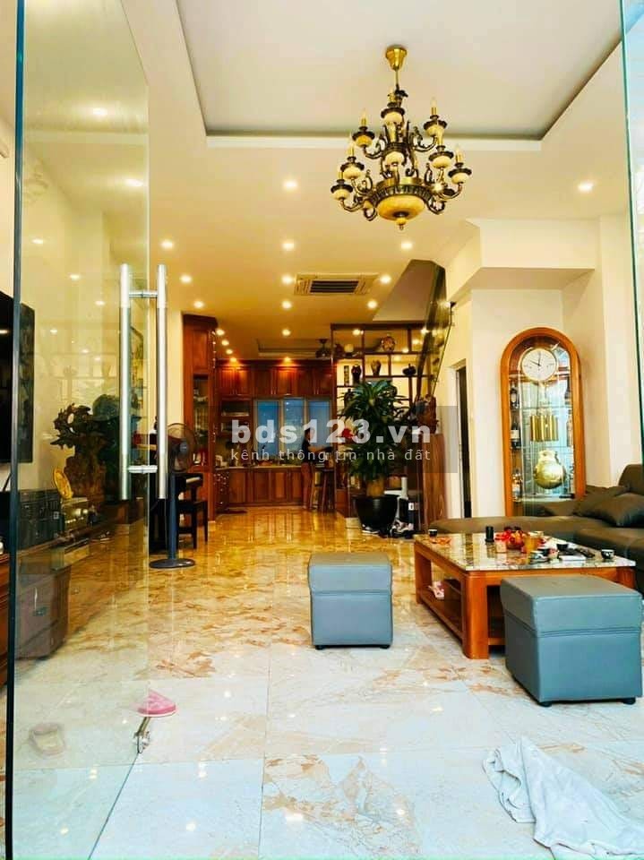 Nhà nguyên căn 4 tầng ô tô tránh Nguyễn Phú Lai, Đống Đa, giá cực hấp dẫn, đủ công năng