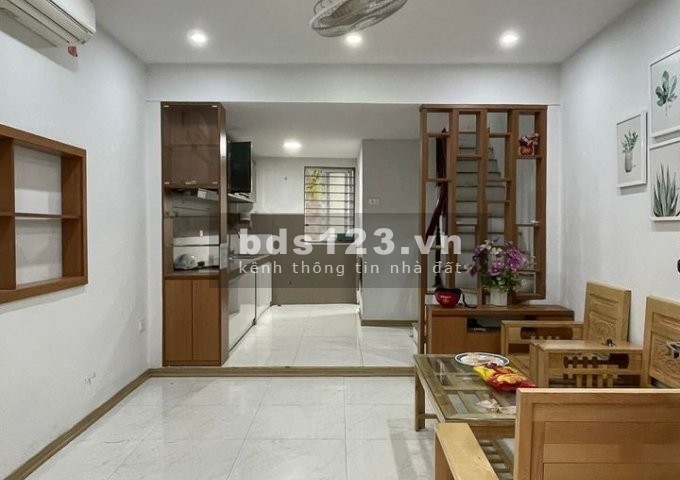 Gia đình nhà giáo cần bán nhà 37m2 phố Lê Hồng Phong đối diện Metro Hà Đông .Giá 3 tỷ.
