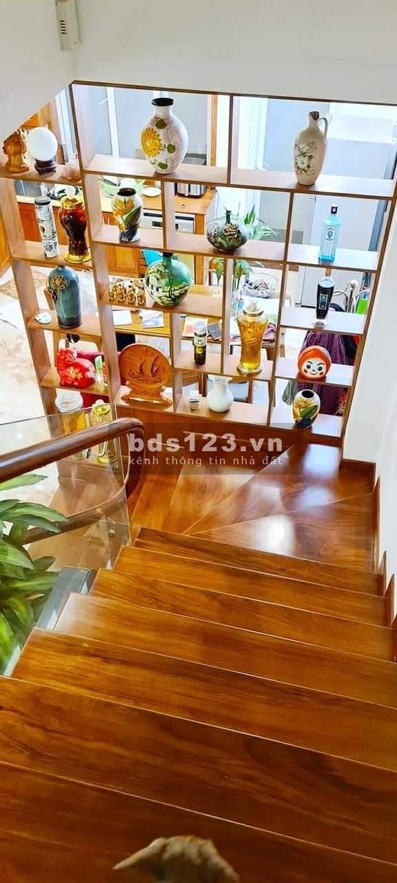 Nhà nguyên căn 4 tầng ô tô tránh Nguyễn Phú Lai, Đống Đa, giá cực hấp dẫn, đủ công năng