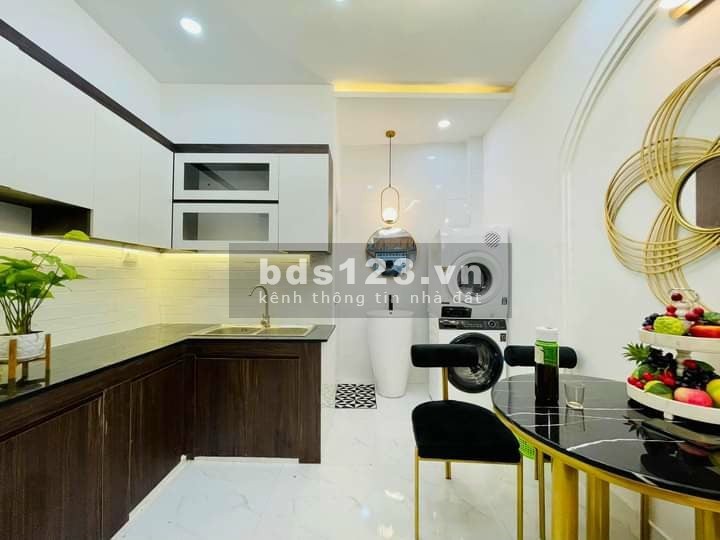 Bán nhà đường Lạc Long Quân Tân Bình, giá rẻ, 38m2, 4 lầu, 4 phòng ngủ