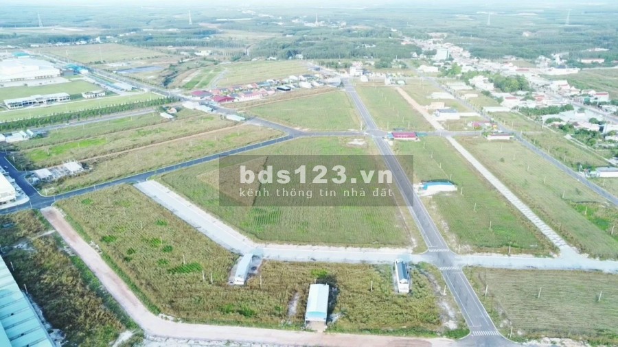 (CHÍNH CHỦ) TUỔI GIÀ NÊN CẦN BÁN 1920M2, ĐẤT GẦN KCN, DÂN ĐÔNG, CÓ SUỐI – 535TR