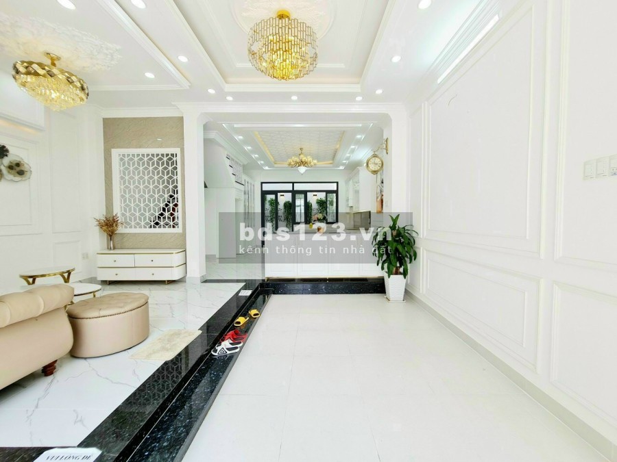 Chủ kẹt tiền cần bán gấp căn nhà phố gần Vincom Dĩ An Bình Dương giá bán 4.8 tỷ