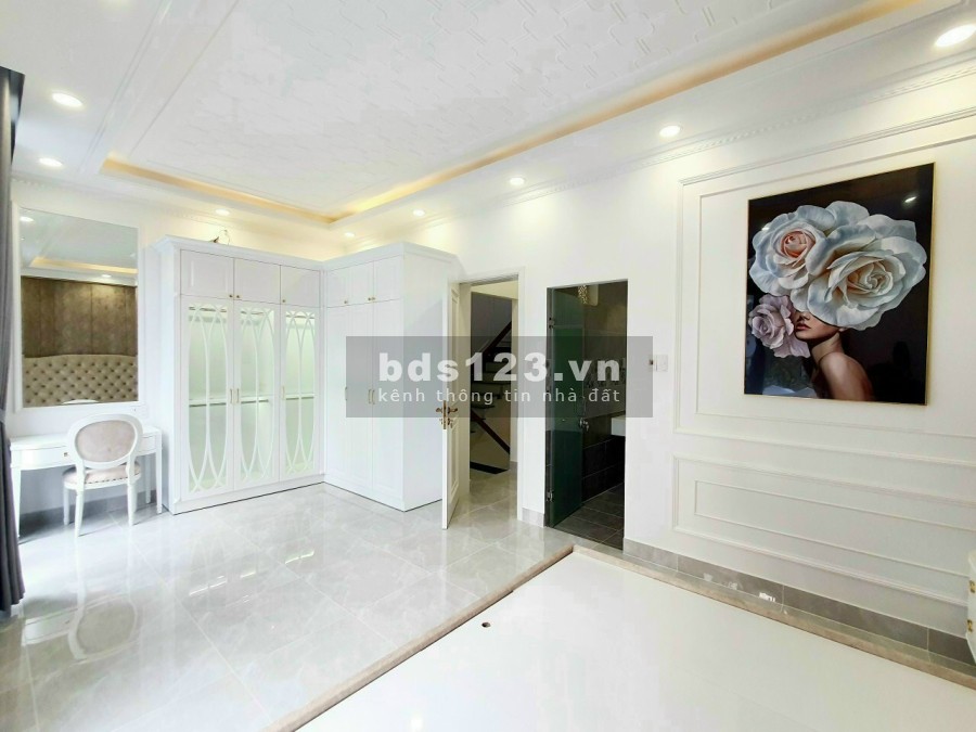 Chủ kẹt tiền cần bán gấp căn nhà phố gần Vincom Dĩ An Bình Dương giá bán 4.8 tỷ