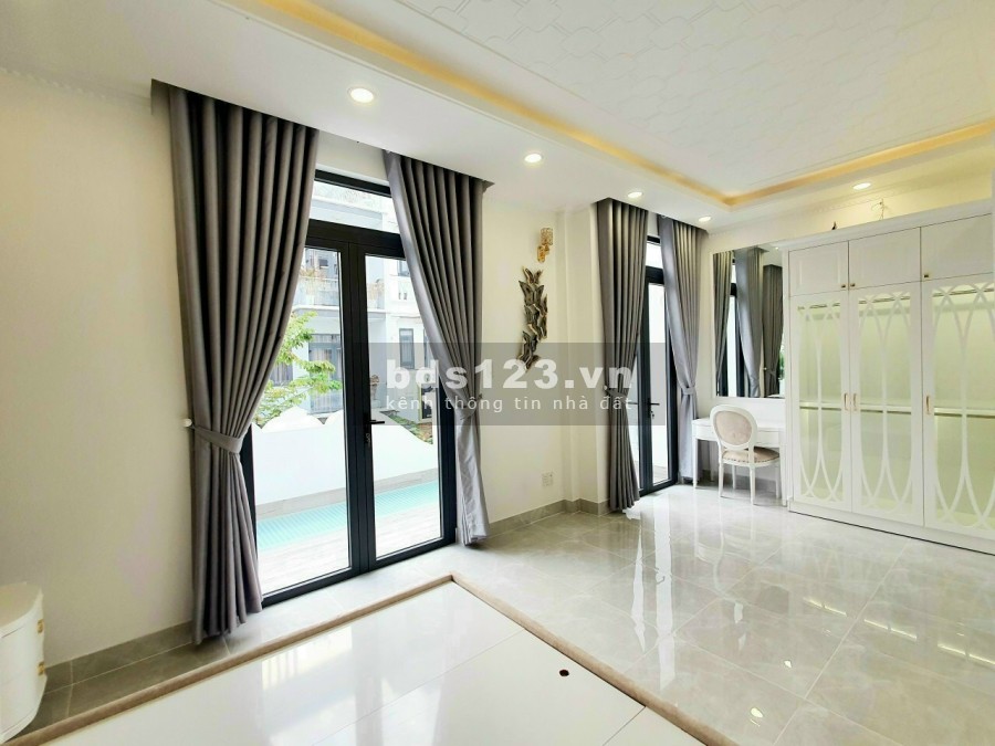 Chủ đi định cư nước ngoài cần bán gấp căn nhà phố mặt tiền lớn gần Vincom Dĩ An