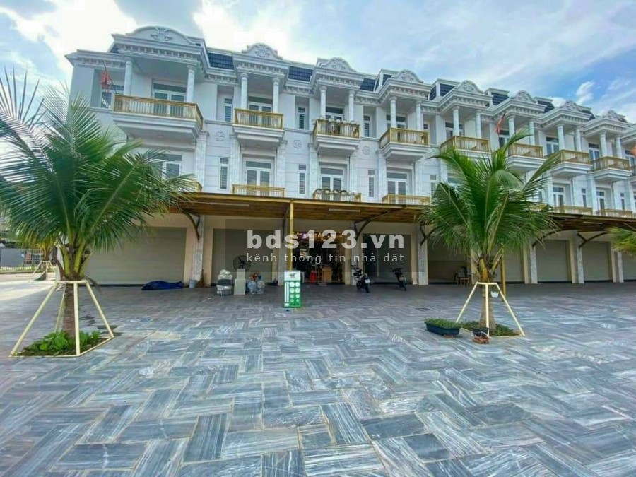 Chủ kẹt tiền cần bán gấp căn nhà phố gần Vincom Dĩ An Bình Dương giá bán 4.8 tỷ