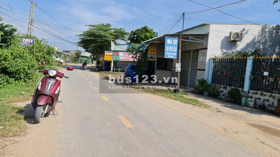 Bán đất mặt tiền nhựa diện tích 8m x 37m giá 3.6 tỷ xã Đức Lập Hạ, Đức Hòa, Long An