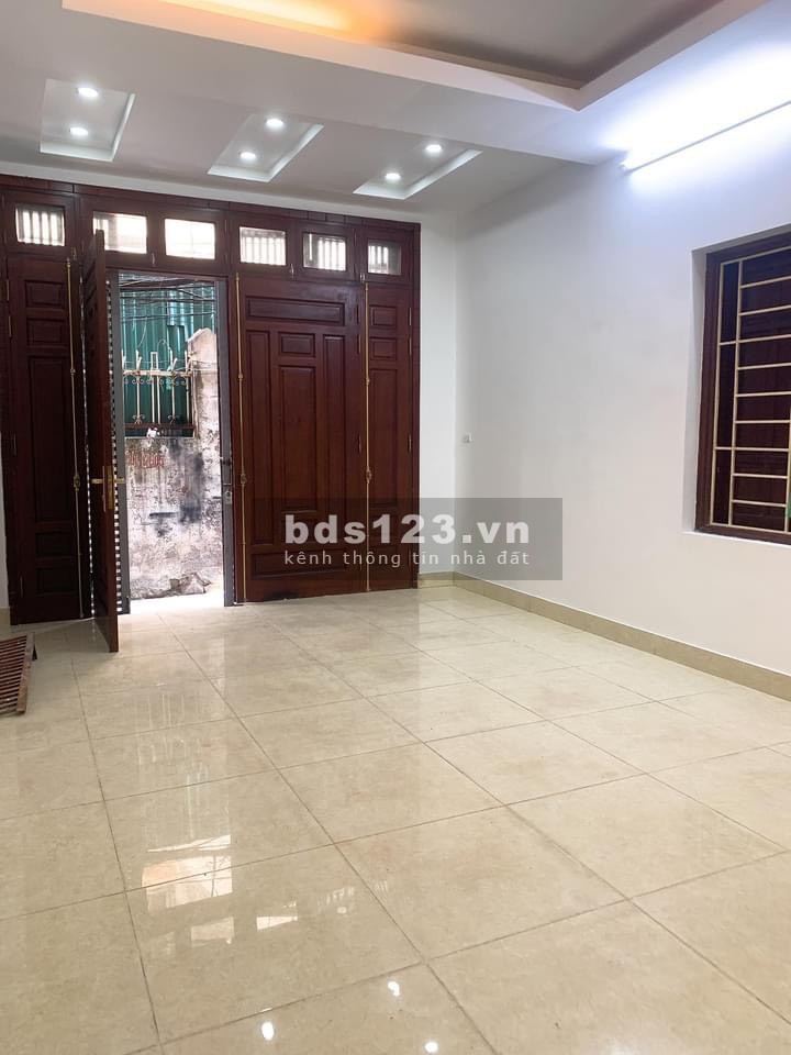 Bán Nhà quận Cầu Giấy, lô góc, 3 bước ra phố, 2 mặt thoáng giao thông tiện lợi, kinh doanh tốt