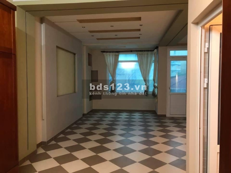 Bán Gấp Căn Trần Duy Hưng Quận Cầu Giấy cách mặt phố 20m gara ô tô đủ 3 ô tô, ngõ ô tô tải tránh